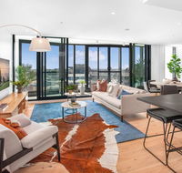 Luxury 3-Bed Apartment Near Valley Shops and Bars