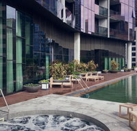 Luxury CBD - Pool Gym and Spa - Accommodation NT
