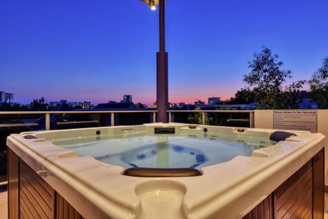 Luxury Darwin City Lights Jacuzzi Central Location Large House New Furnishings - Accommodation NT 3