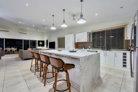 Luxury Darwin City Lights Jacuzzi Central Location Large House New Furnishings - Accommodation NT 2