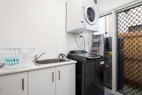 Luxury Home Close To Sleemans, QE2 Hospital & Griffith Uni - NT Tourism 1