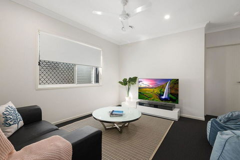 Luxury Home Close To Sleemans, QE2 Hospital & Griffith Uni - NT Tourism 0