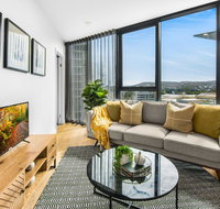 Luxury Inner-city Pad with Pool Gym and Sauna - Accommodation NT