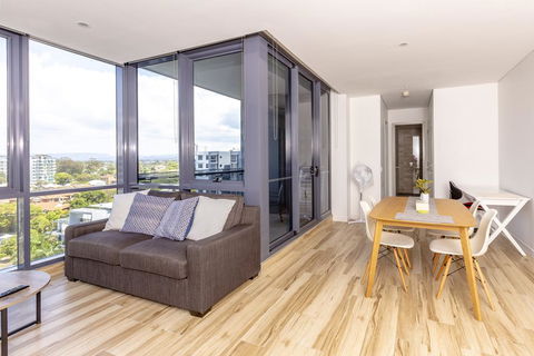 Luxury Modern Apartment In Southport With Hotel Facilities - Accommodation NT 2