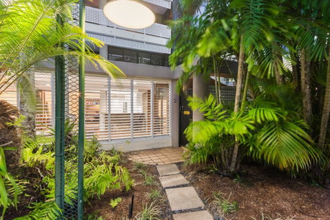 Luxury Pool Side Apartment In Beachfront Resort - Accommodation NT 2