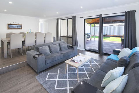 Luxury Renovated Home-5BR-meters From The Beach - NT Tourism 1