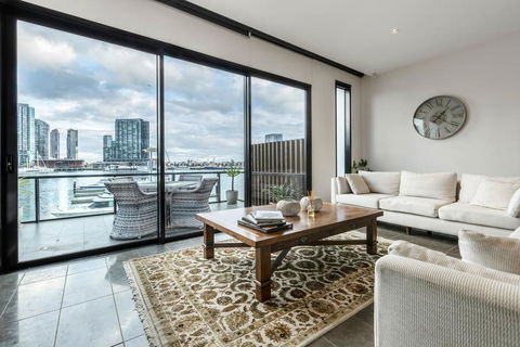 Luxury Waterfront 4BDR Townhouse With Amazing Views - Accommodation NT 1