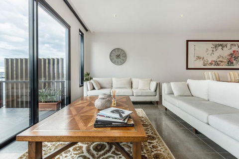 Luxury Waterfront 4BDR Townhouse With Amazing Views - Accommodation NT 2