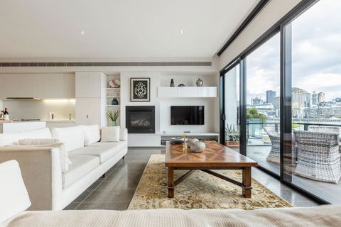 Luxury Waterfront 4BDR Townhouse With Amazing Views - Accommodation NT 3