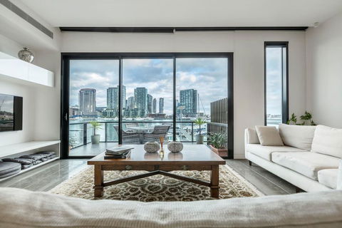 Luxury Waterfront 4BDR Townhouse With Amazing Views - Accommodation NT 0