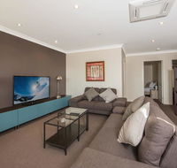 Maison Noir 2 - Well appointed modern accommodation with mountain views - NT Tourism
