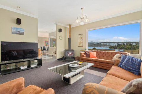 Manfield City Waterfront View Cottage - NT Tourism 0