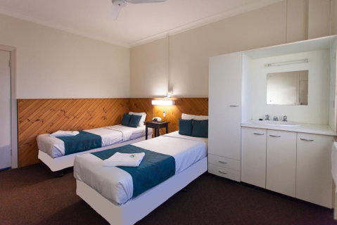 Manly Hotel - Accommodation NT 1