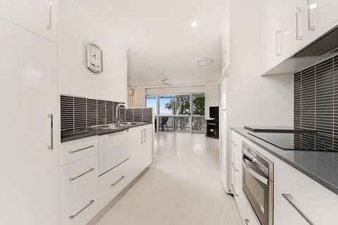 Marlin Waters Beachfront Apartments - Accommodation NT 2