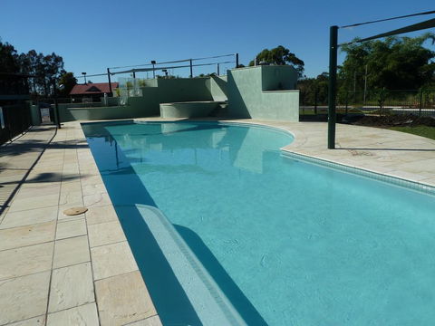 McNevins Logan Park Motel - NT Tourism 0