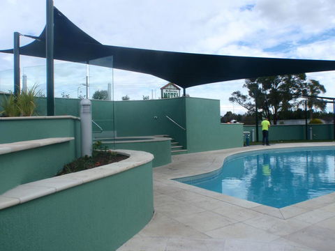 McNevins Logan Park Motel - NT Tourism 2