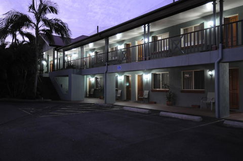 McNevins Logan Park Motel - NT Tourism 1