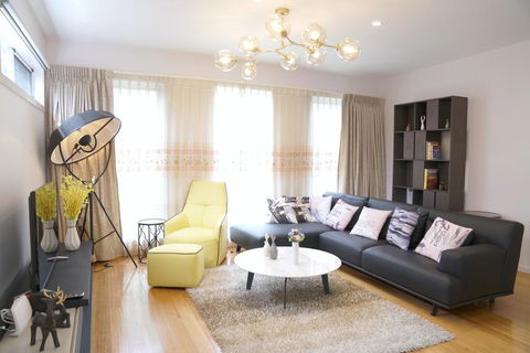 Melbourne Luxury Villa At Doncaster - Accommodation NT 1
