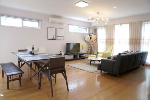 Melbourne Luxury Villa At Doncaster - Accommodation NT 0