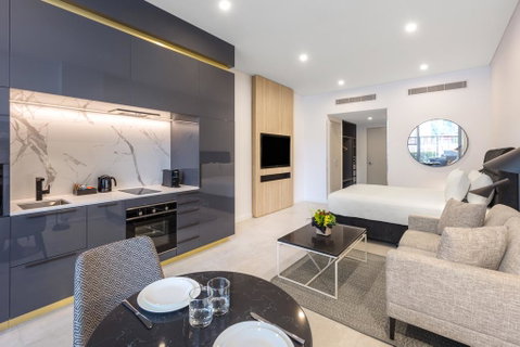 Meriton Suites Broadbeach - Accommodation NT 2