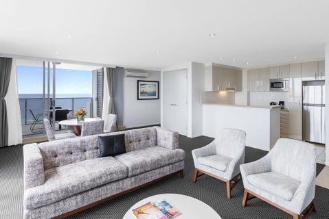 Meriton Suites Broadbeach - Accommodation NT 3
