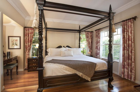 Merrow Cottages - Gatehouse - Accommodation NT 0