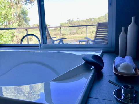 Messmates Luxury Eco Suites - Accommodation NT 2