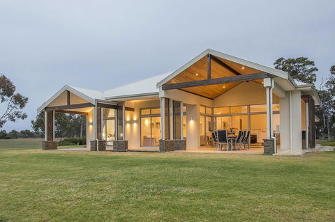Metricup House - Elegant Country Retreat - NT Tourism 0
