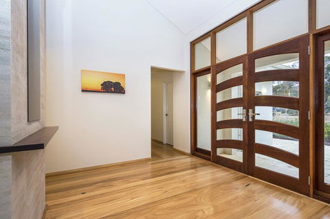 Metricup House - Elegant Country Retreat - NT Tourism 3