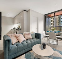 MH022  Sweet Pink room located in Melbourne CBD - Accommodation NT