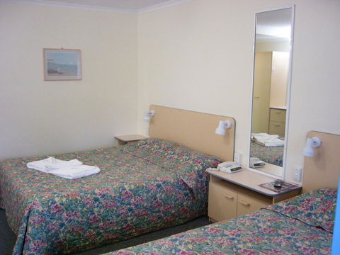Mid Coast Motor Inn - NT Tourism 0