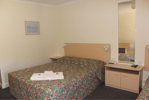 Mid Coast Motor Inn - NT Tourism 3