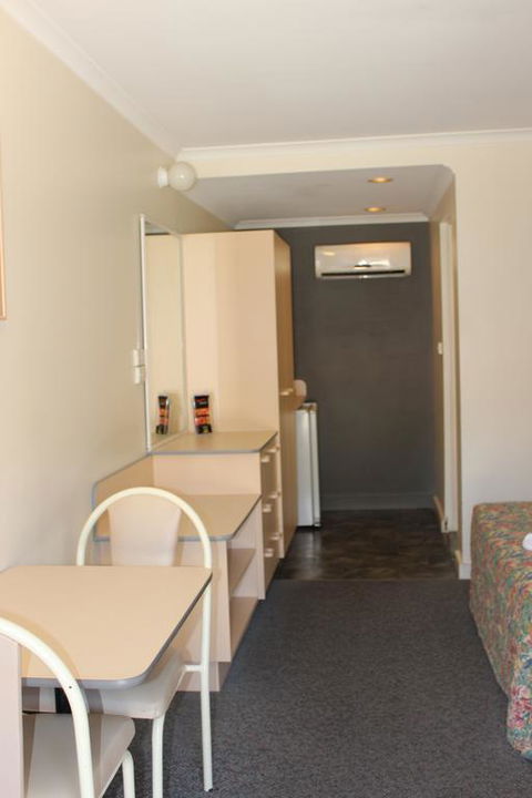Mid Coast Motor Inn - NT Tourism 1