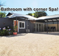 MODERN  LUXURIOUS WITH SPA BATH - Accommodation NT