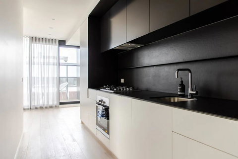 Modern 1 Bedroom Apartment South Yarra - Accommodation NT 2