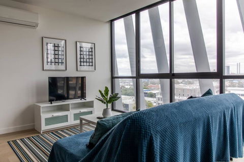 Modern 1 Bedroom Apartment With Rooftop Terrace And Spa - Accommodation NT 2