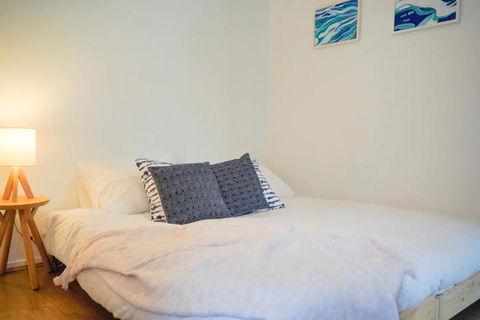 Modern 2 Bedroom Apartment Close To Beach And City - Accommodation NT 3