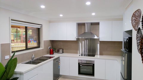 Modern 4-Bedroom House On Cunningham Near Singleton CBD Hunter Valley - NT Tourism 2