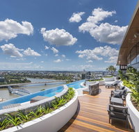 Modern Apartment in South Brisbane Infinity Pool - Accommodation NT