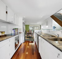 Modern Brisbane City Penthouse - Accommodation NT