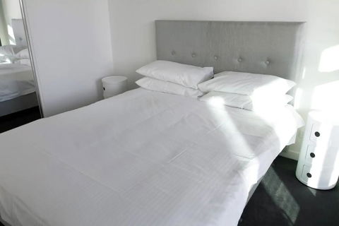 Modern Light-Filled 1 Bed In South Melbourne - Accommodation NT 3