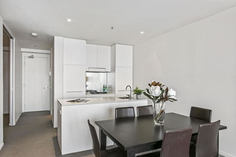 Modern Two Bedroom Apartment In Melbourne CBD - Accommodation NT 2