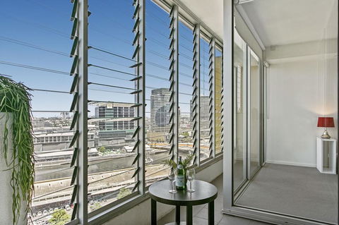 Modern Two Bedroom Apartment In Melbourne CBD - Accommodation NT 3