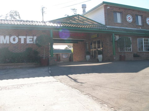 Mt Kuring-Gai Motel - NT Tourism 1