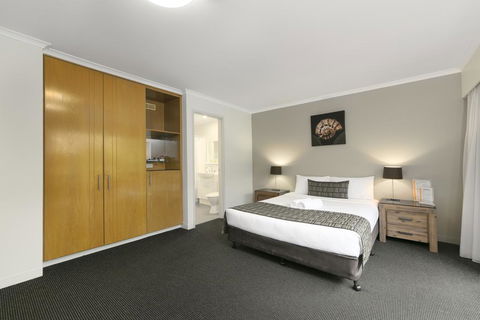 Mt Ommaney Hotel Apartments - Accommodation NT 0