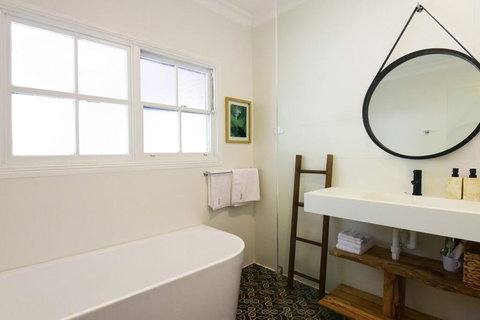 Myrtle Tree Lodge-Leaves, Kangaroo Valley - Accommodation NT 1