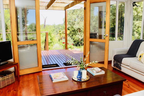 Nagoondie Studio - NT Tourism 0