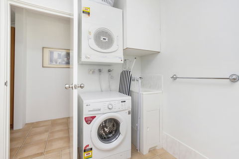 6 Executive Eastside Parking, Gym & Pool - NT Tourism 14