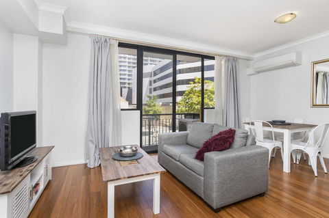 6 Executive Eastside Parking, Gym & Pool - NT Tourism 0