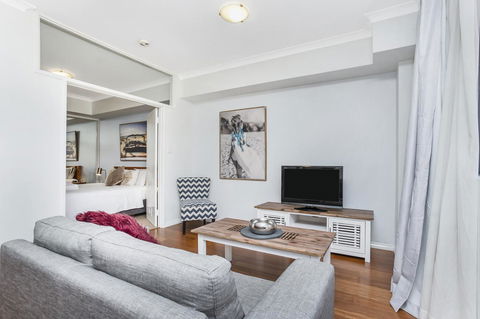 6 Executive Eastside Parking, Gym & Pool - NT Tourism 4